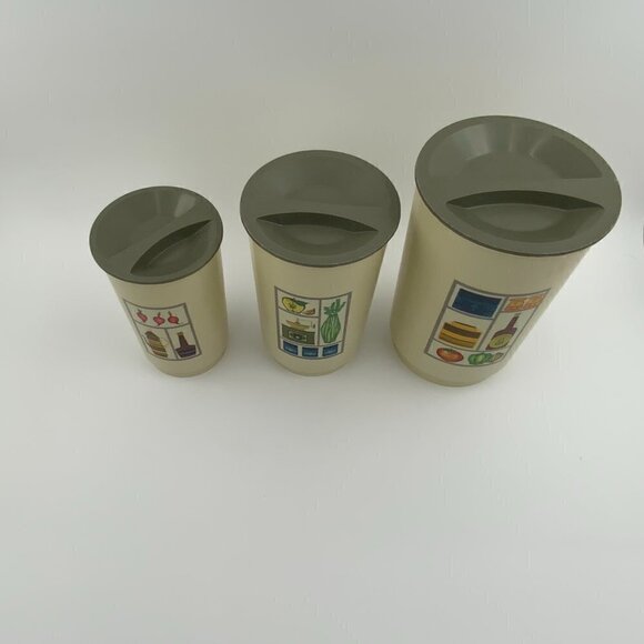 Vintage Retro 1960s 70s Set Of 3 Hard Plastic Nesting Canister Kitschy Kitchen - Picture 3 of 5